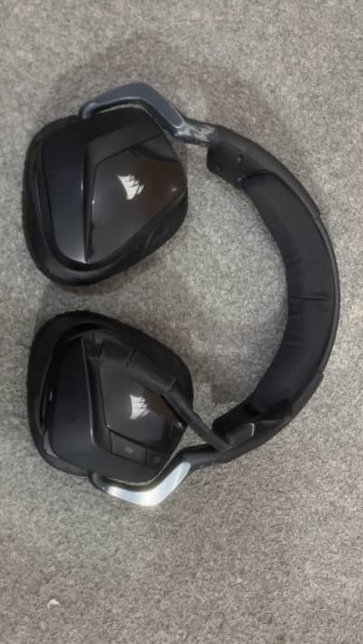 Corsair Void Pro RGB Wireless Gaming Headset with Dolby 7.1 Carbon