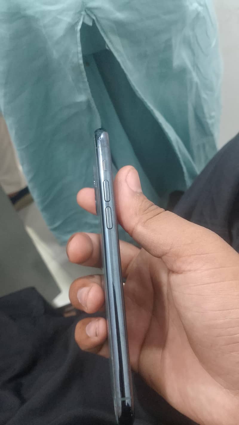 Apple iPhone 11 Pro 1
