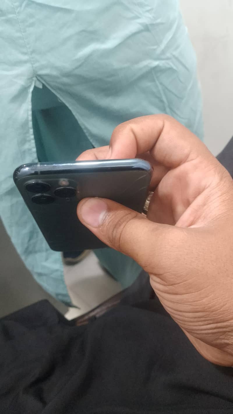 Apple iPhone 11 Pro 2