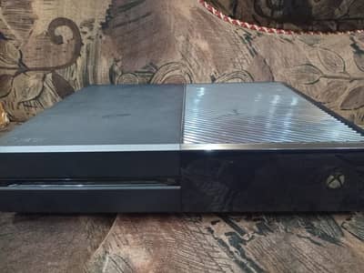 Xbox one On 1TB - Exellent Condition - Bìarely Used with Original C