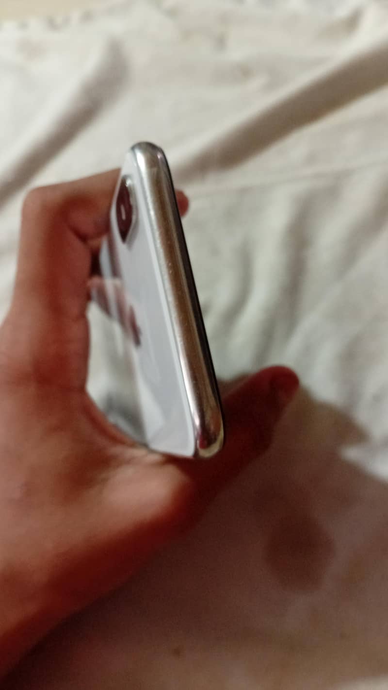 Apple iPhone X 3