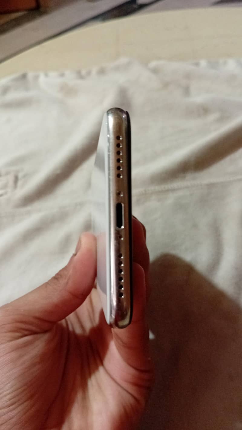 Apple iPhone X 5