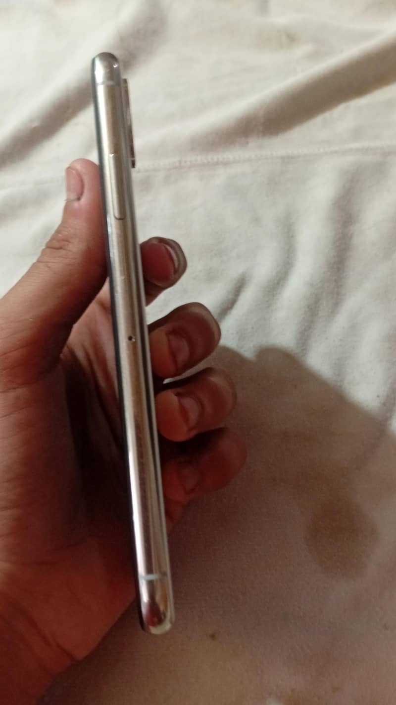 Apple iPhone X 6