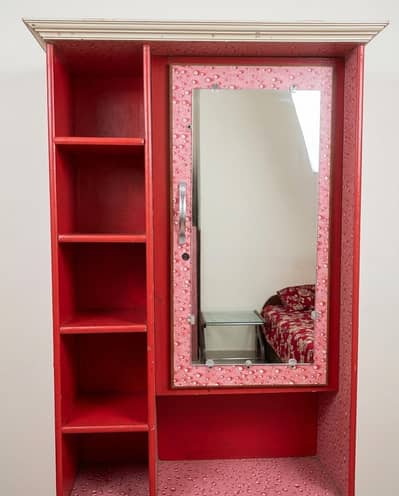 Beautiful Pink Dressing Table with Mirror – Excellent Condition