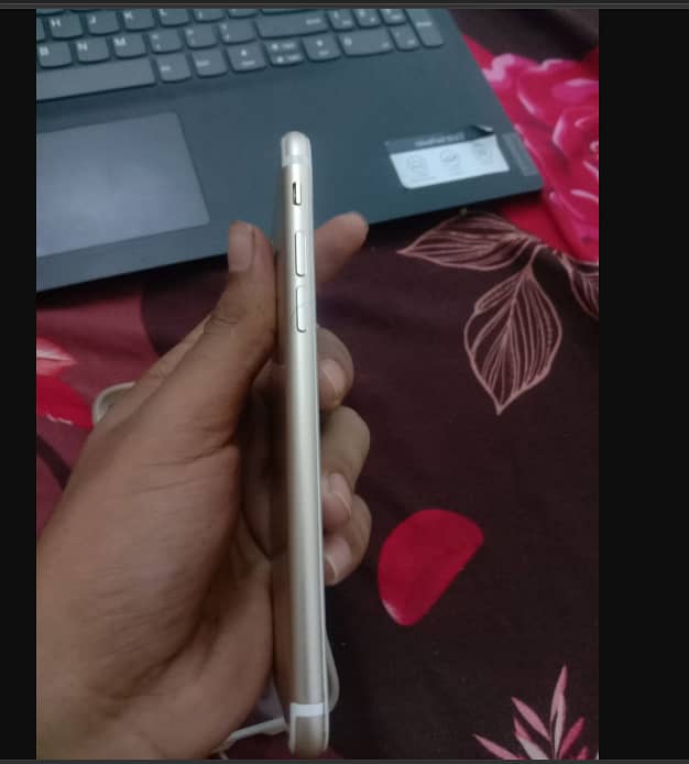 Apple iPhone 7 2
