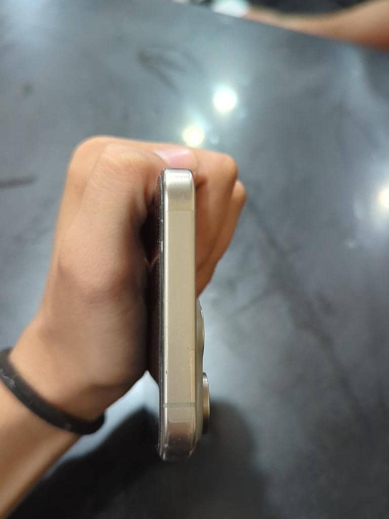 Apple iPhone 15 Pro Max 2