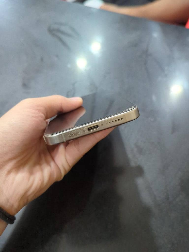 Apple iPhone 15 Pro Max 3