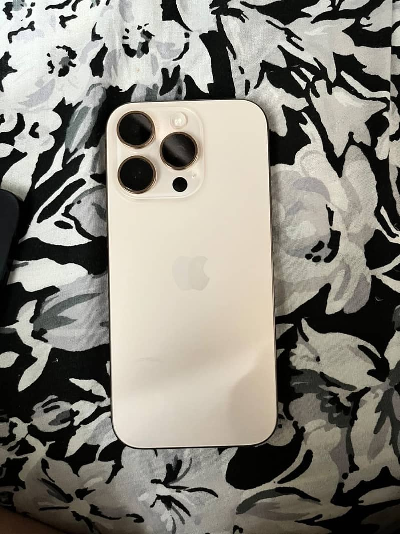 Apple iPhone 16 Pro 4