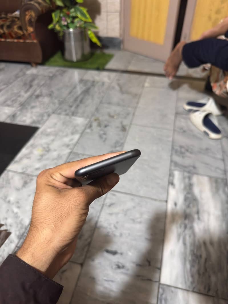 Apple iPhone 11 3