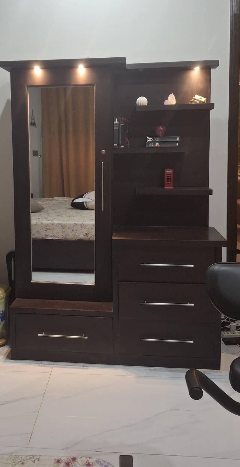 dressing table 0