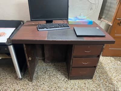 office table in good condition