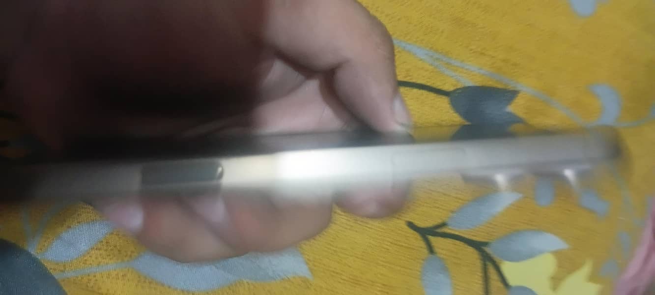 Apple iPhone 16 Pro Max 1