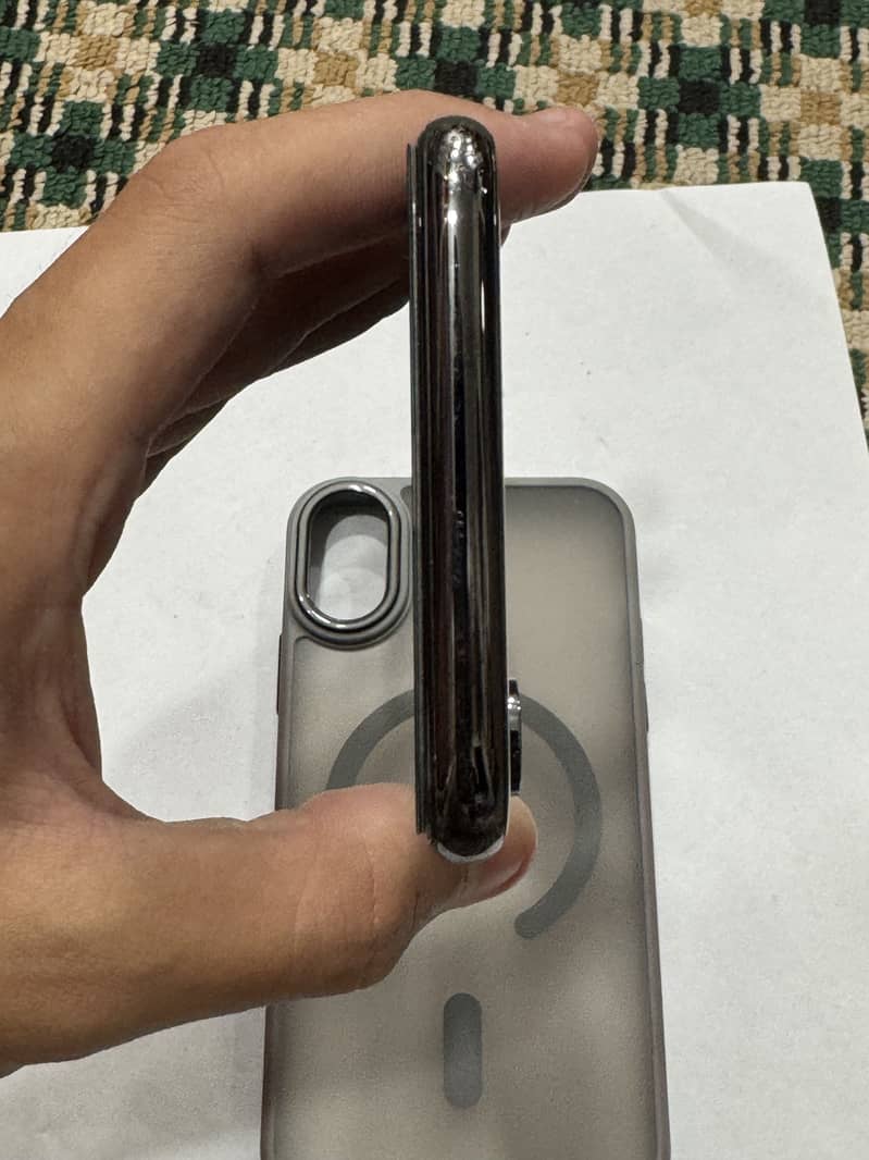 Apple iPhone X 4