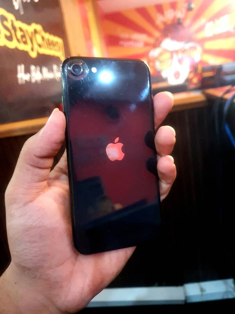 Apple iPhone SE 0