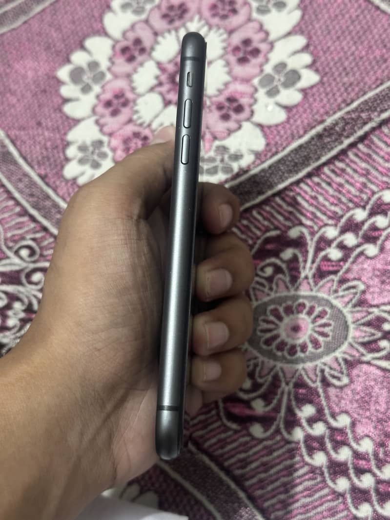 Apple iPhone 11 3
