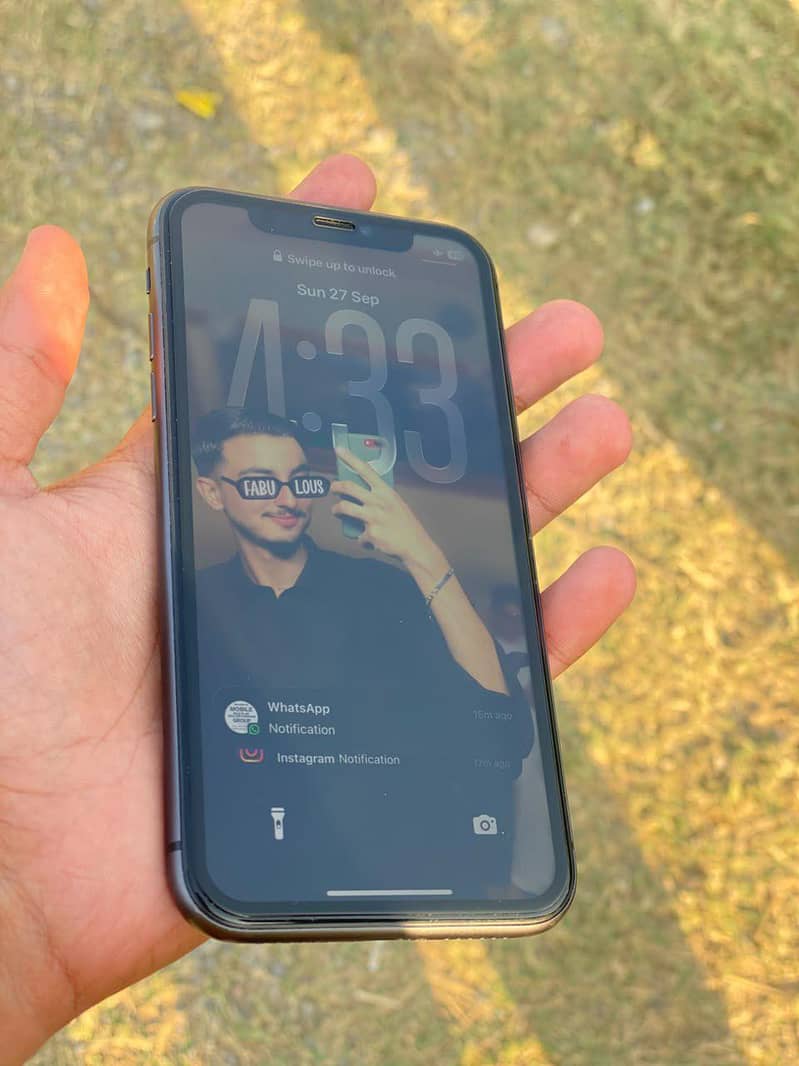 Apple iPhone 11 0