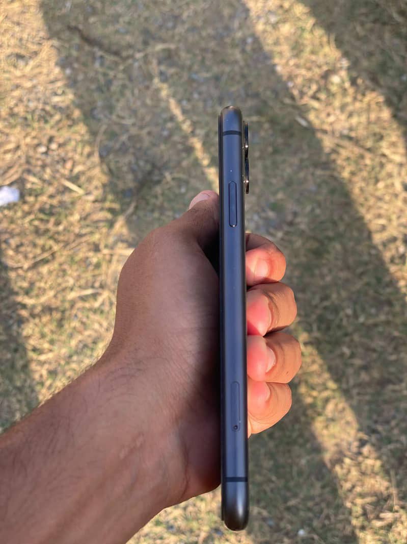 Apple iPhone 11 3