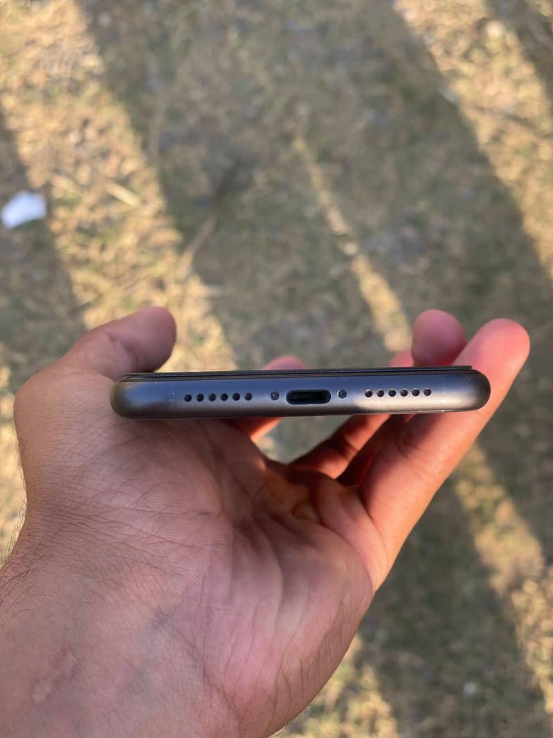 Apple iPhone 11 5