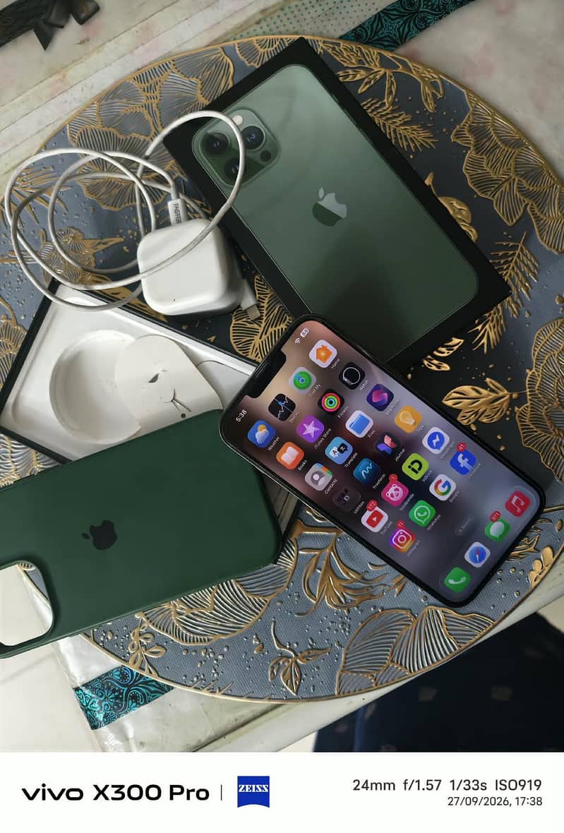 Apple iPhone 13 Pro Max 4