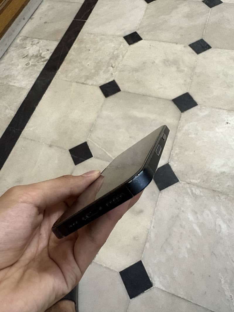 Apple iPhone 13 1