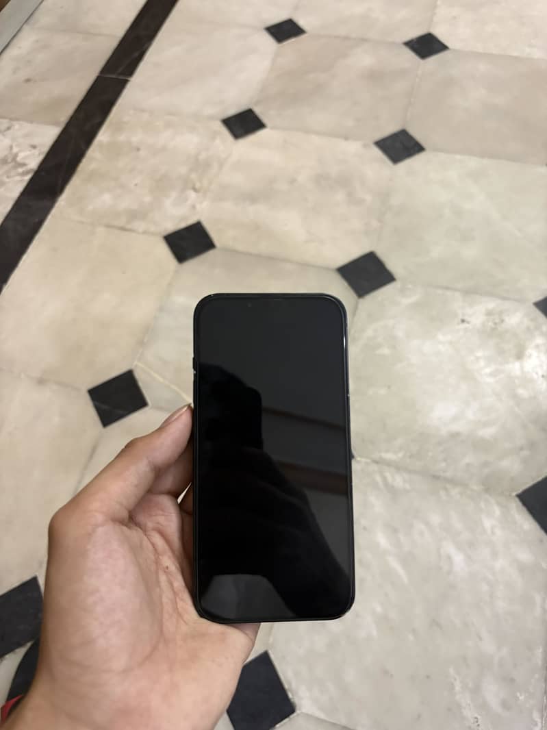 Apple iPhone 13 2