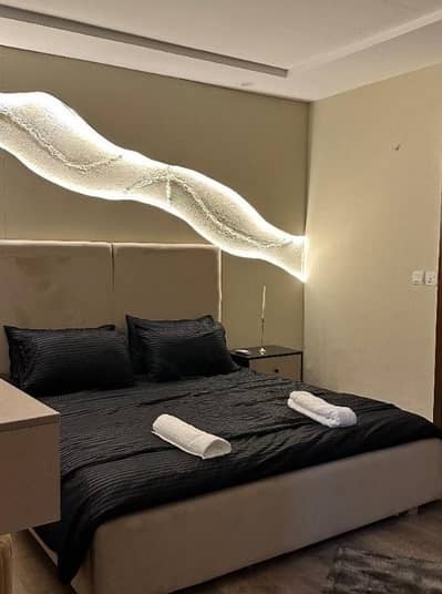 Daily, & Weekly Basis One Bedroom fully furnished luxury apartments available, Location:- Bahria Town Islamabad Paradise Commercial distance walking near G. T Road Islamabad Tkr4 phase 4 & Gulberg Greens Islamabad