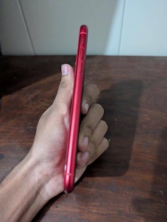 Apple iPhone 11 4