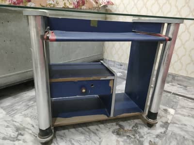 Computer table