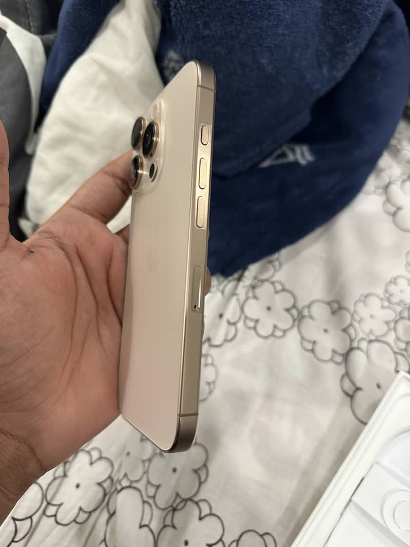 Apple iPhone 16 Pro 1