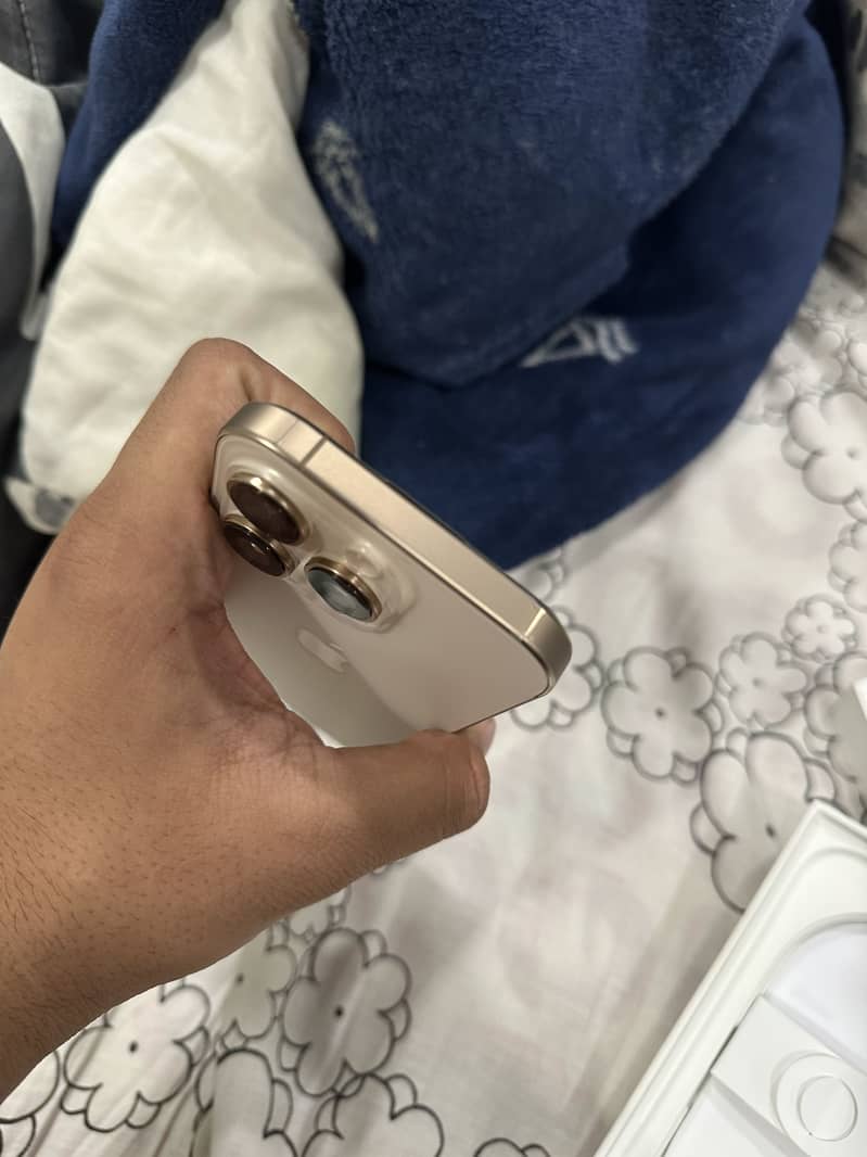 Apple iPhone 16 Pro 3