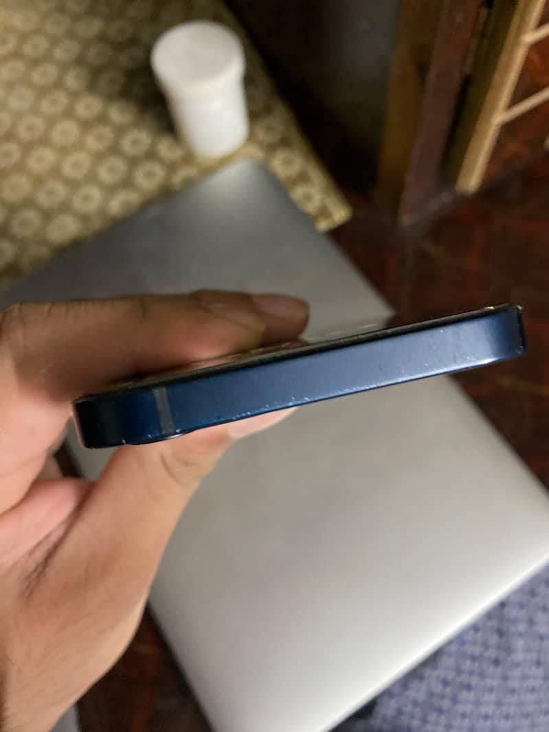 Apple iPhone 12 4