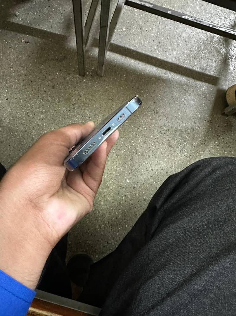 Apple iPhone 12 Pro 4