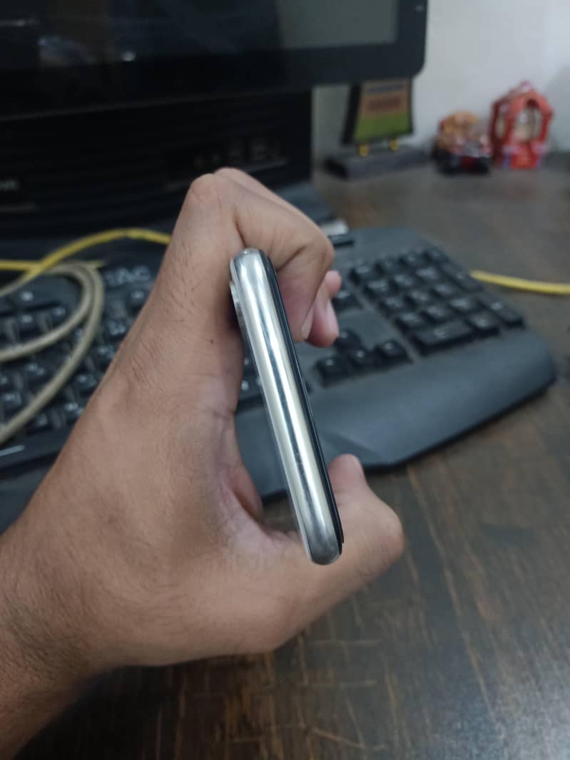 Apple iPhone X 3