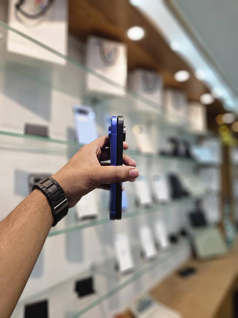 Google Pixel 10 4