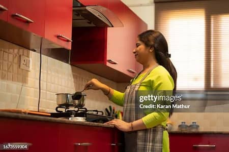 house maid and house drive required in Bahria enclave