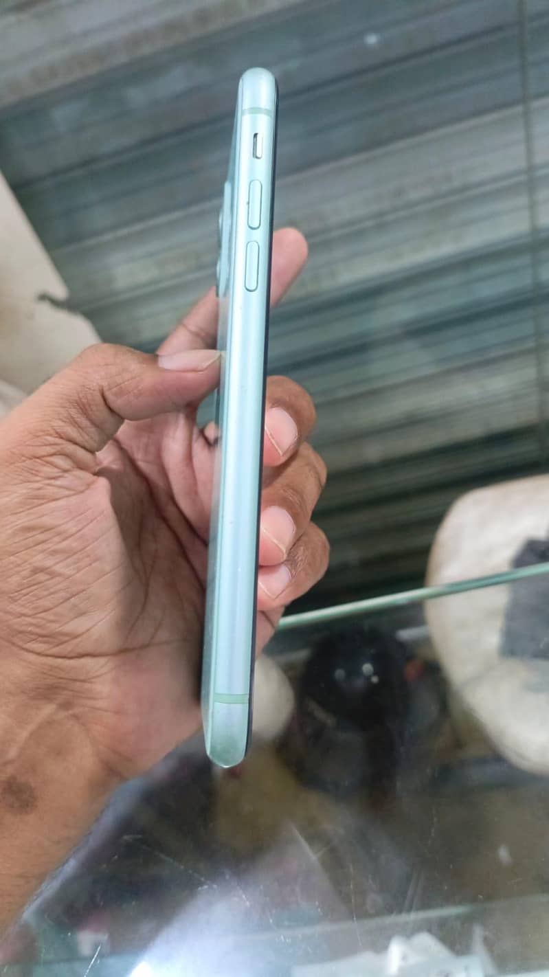 Apple iPhone 11 3