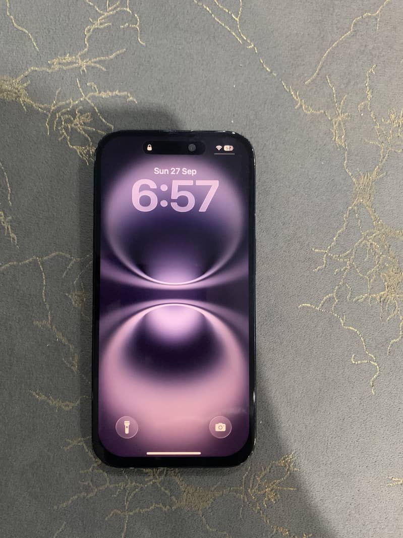Apple iPhone 16 1