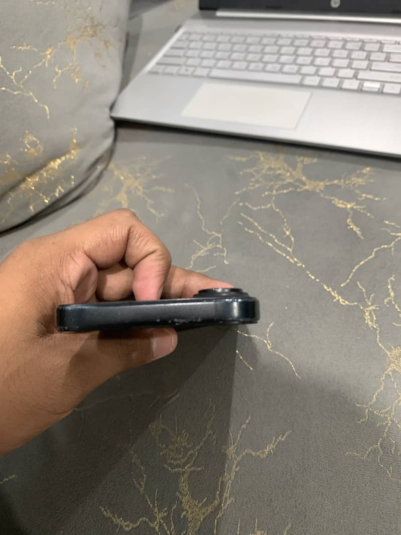 Apple iPhone 16 5