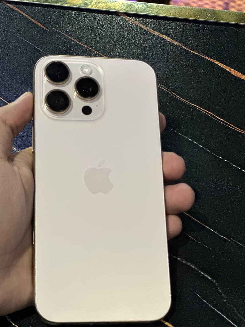 Apple iPhone 16 Pro Max 0