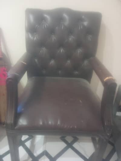 استعمال شدہ لیدر آفس چیئر (Used Office Chair) مناسب قیمت میں