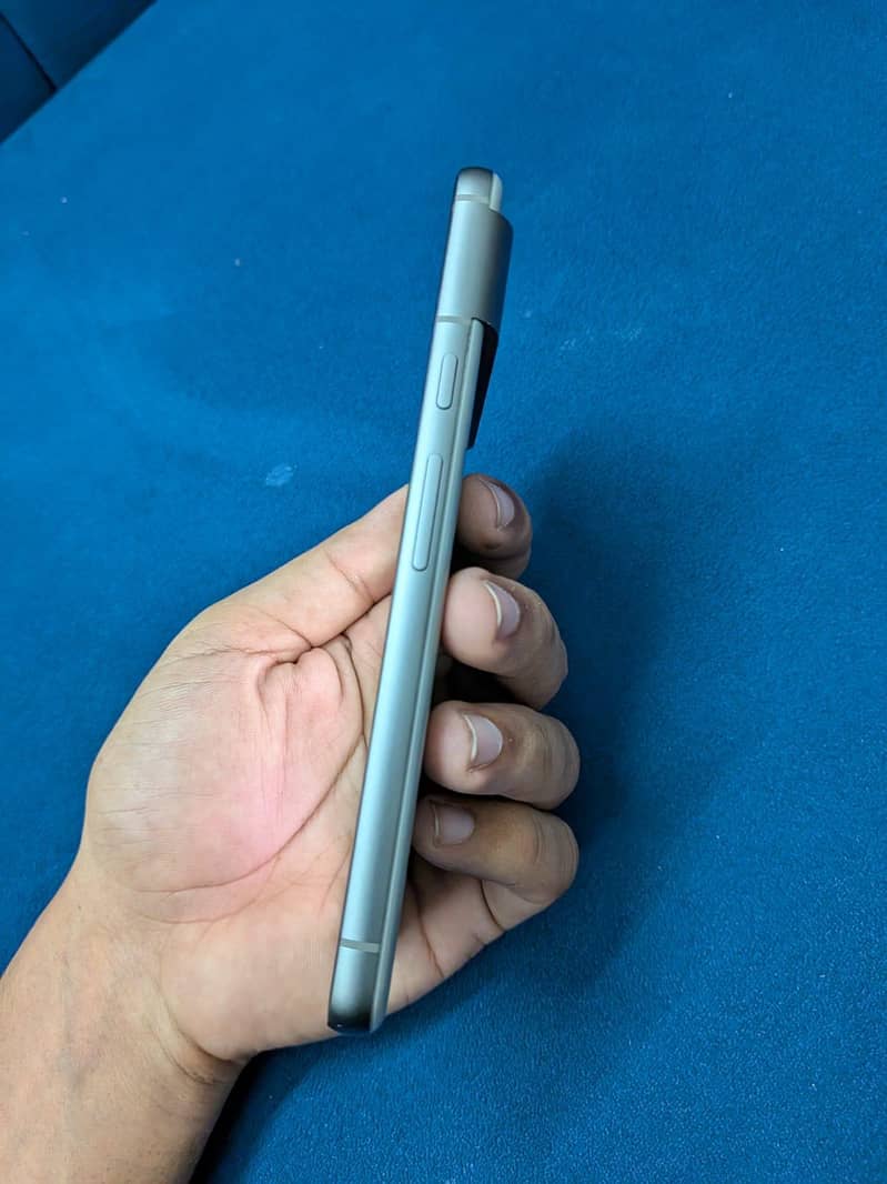 Google Pixel 8 4