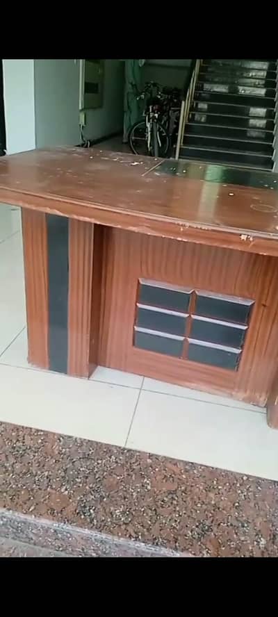 1 office tabal