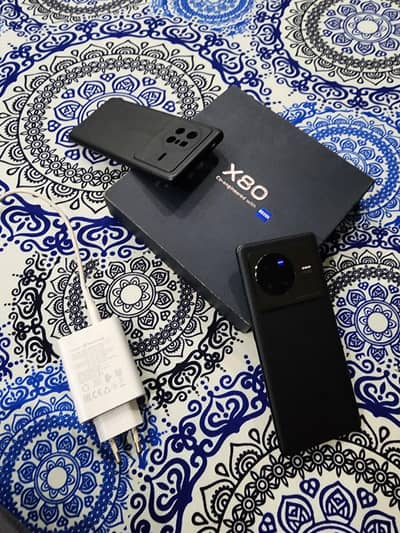 Vivo X80 complete box