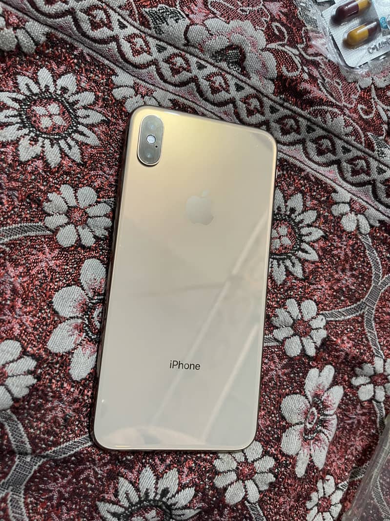 Apple iPhone XS Max 1