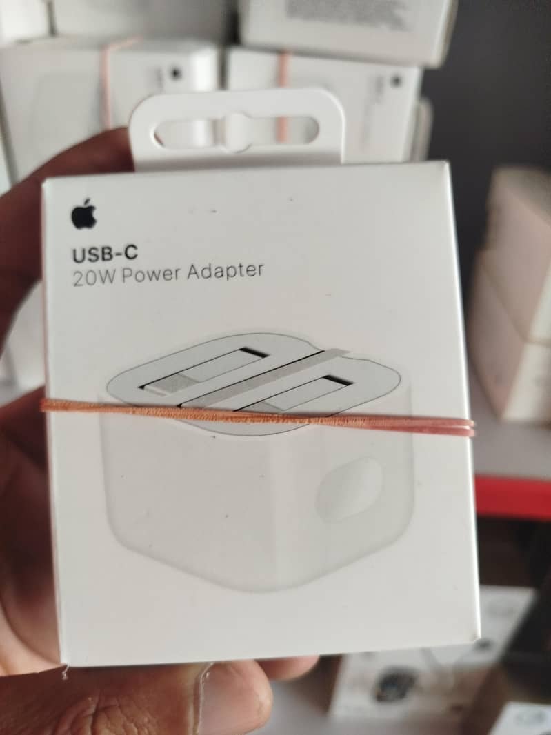iPhone 16 adopter 0