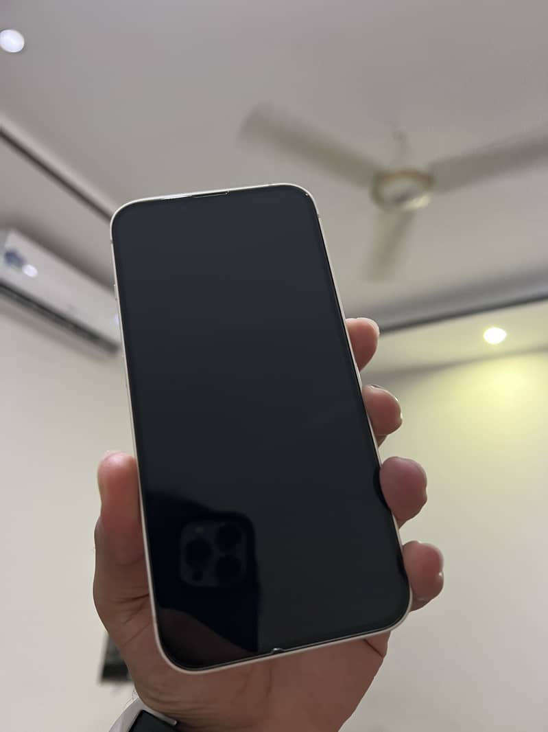 Apple iPhone 13 4
