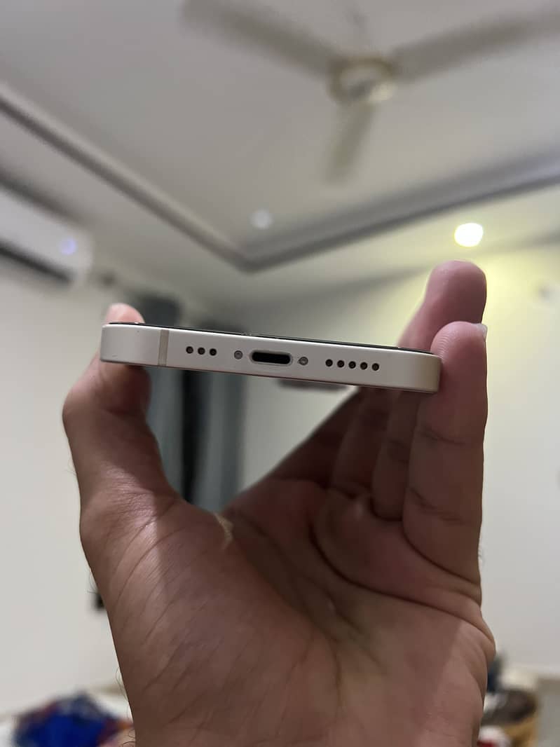 Apple iPhone 13 5