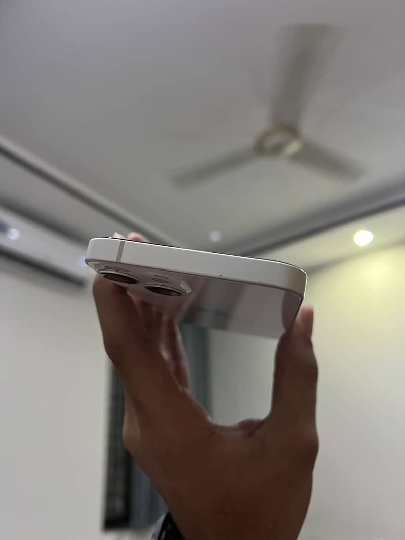 Apple iPhone 13 6