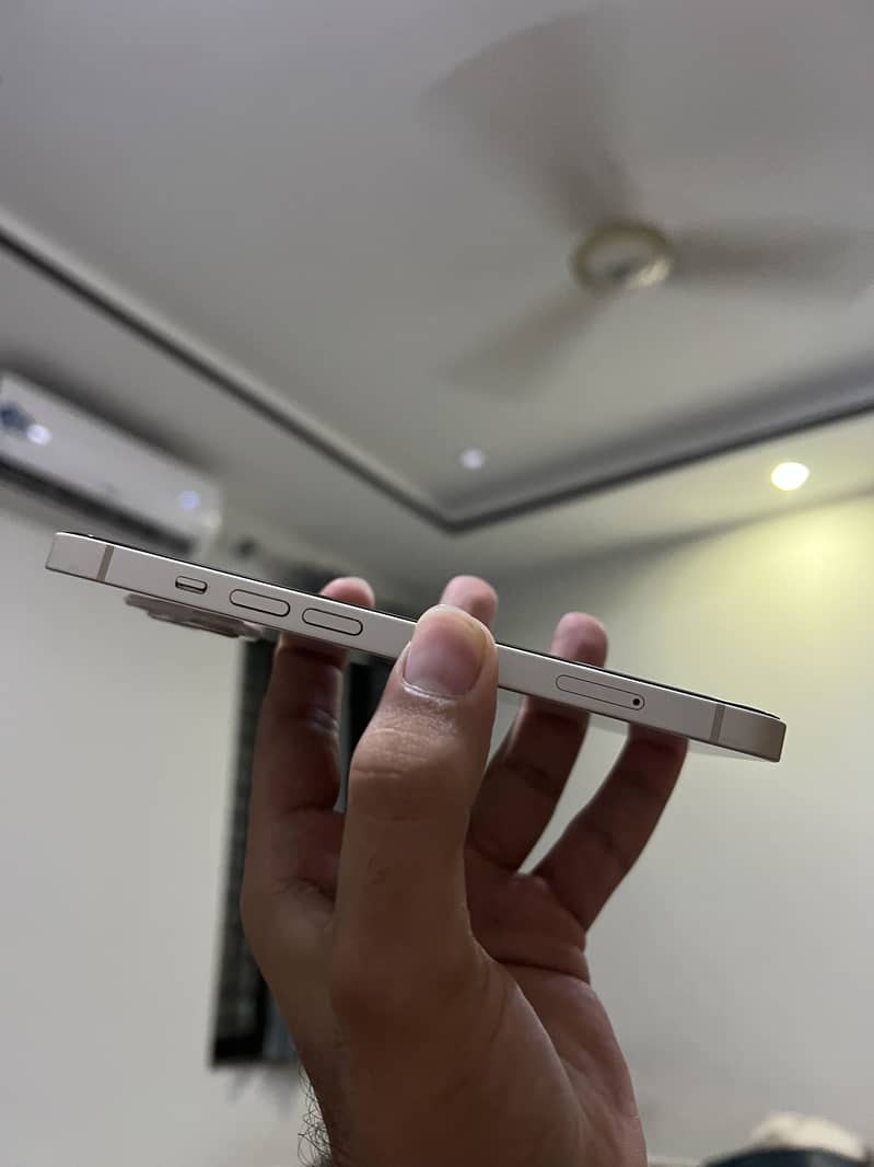 Apple iPhone 13 7