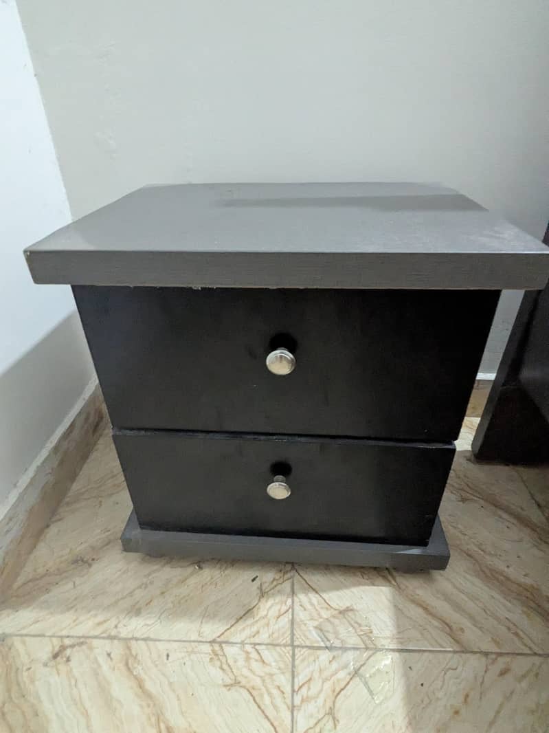 Bed with Side Table 5